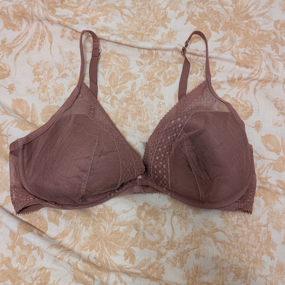 Victoria's Secret Mesh Lace Plunge Bra Size 38D